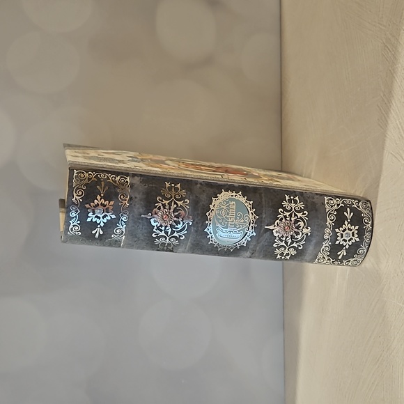 Punch Studio faux keepsake book decor Christmas Holiday themed Santa HTF - Picture 3 of 9